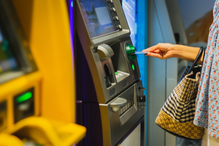 Cara tarik tunai tanpa kartu ATM BCA dengan OVO.