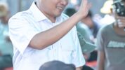 Calon Bupati dan Wakil Bupati Kolaka Utara, Sumarling-Timber di Pelabuhan Tobaku Ribuan Warga Sambut