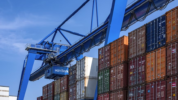 peran freight forwarder